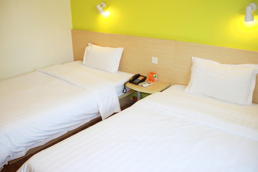 7Days Inn Wuhan Wuchang Train Station Shuoyi Road Subway Station Branch Rom bilde