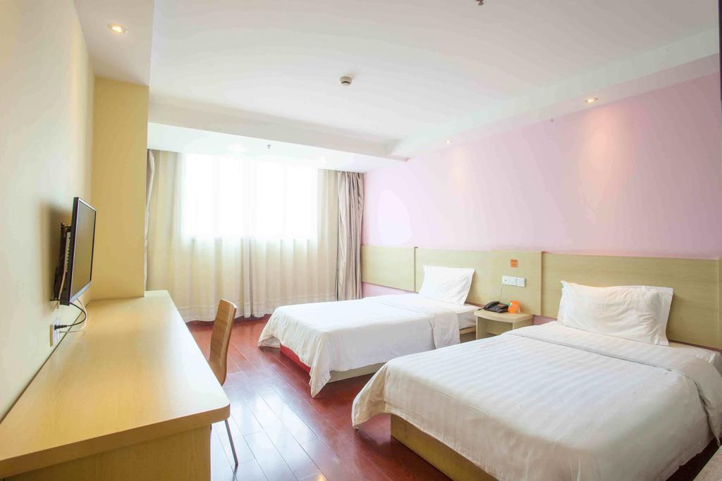7Days Inn Wuhan Wuchang Train Station Shuoyi Road Subway Station Branch Rom bilde