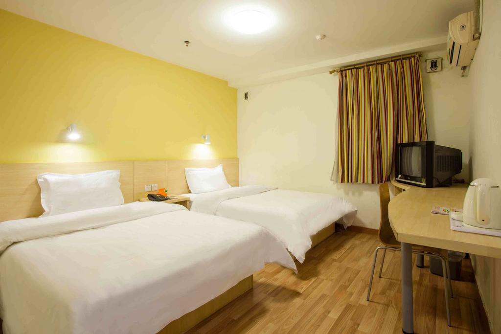 7Days Inn Wuhan Wuchang Train Station Shuoyi Road Subway Station Branch Rom bilde