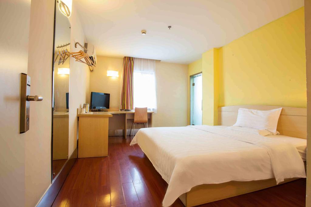 7Days Inn Wuhan Wuchang Train Station Shuoyi Road Subway Station Branch Rom bilde
